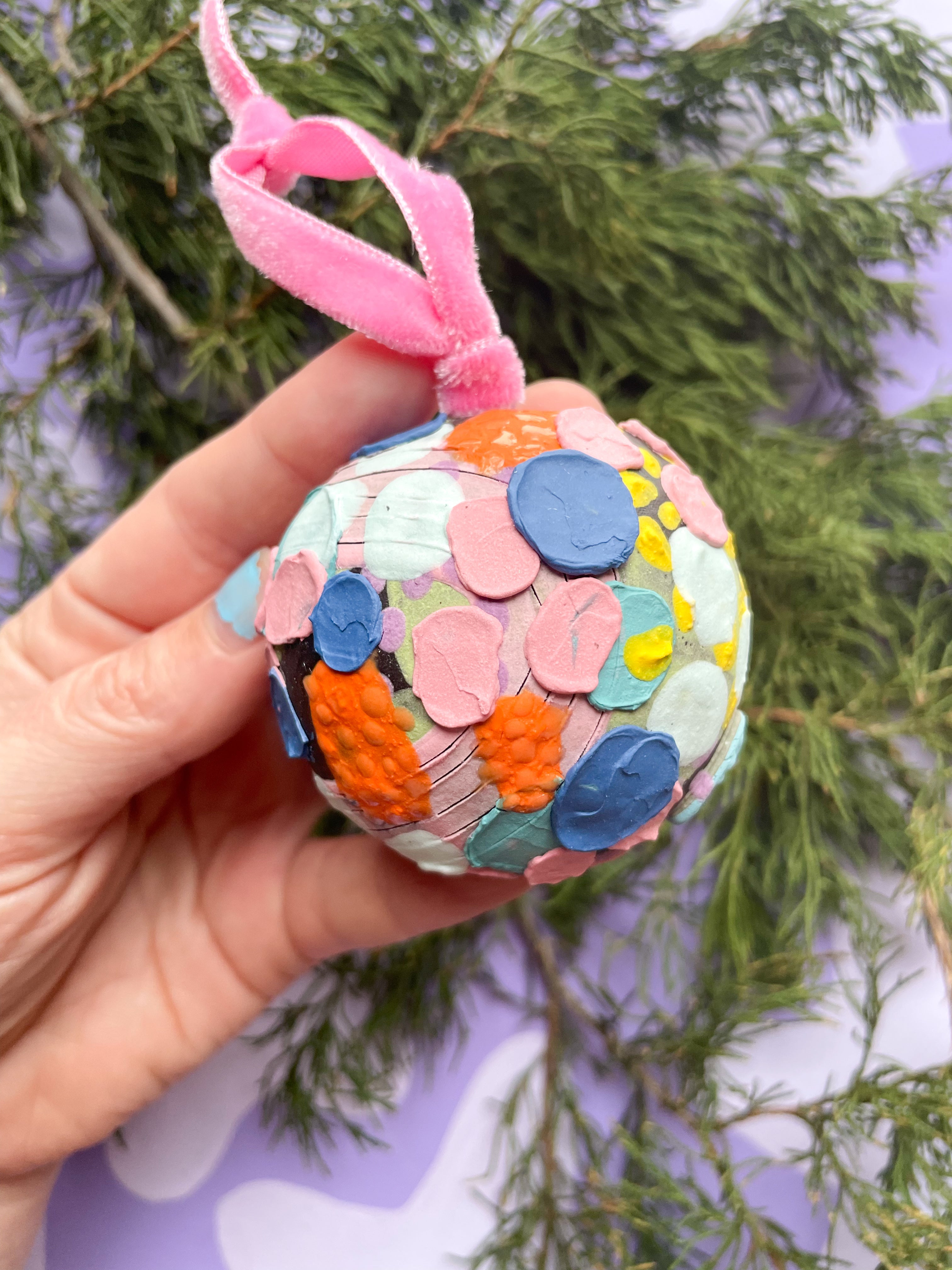 Ornament: Traditional Bulb (circle)