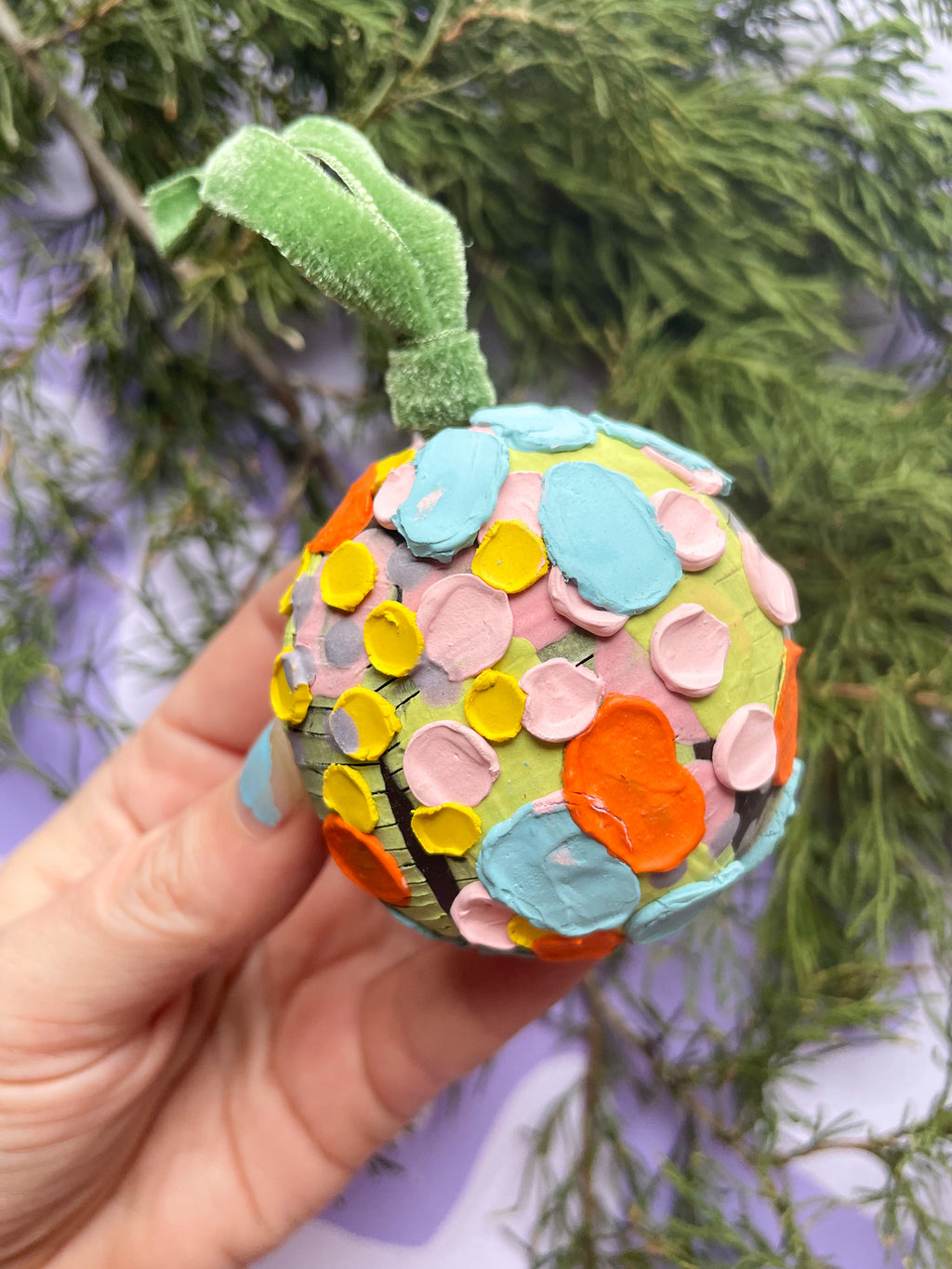 Ornament: Traditional Bulb (circle)