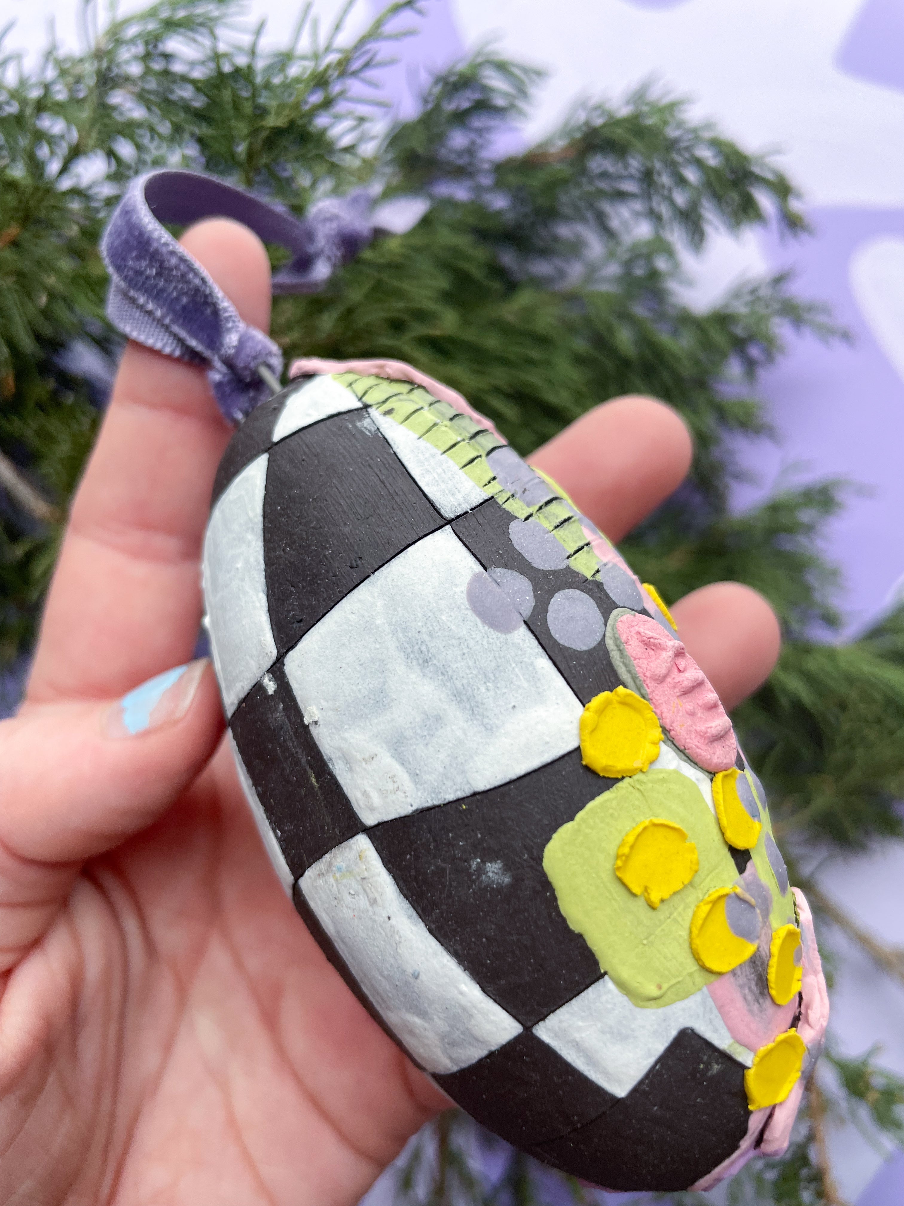 Ornament: Traditional Bulb (oval)