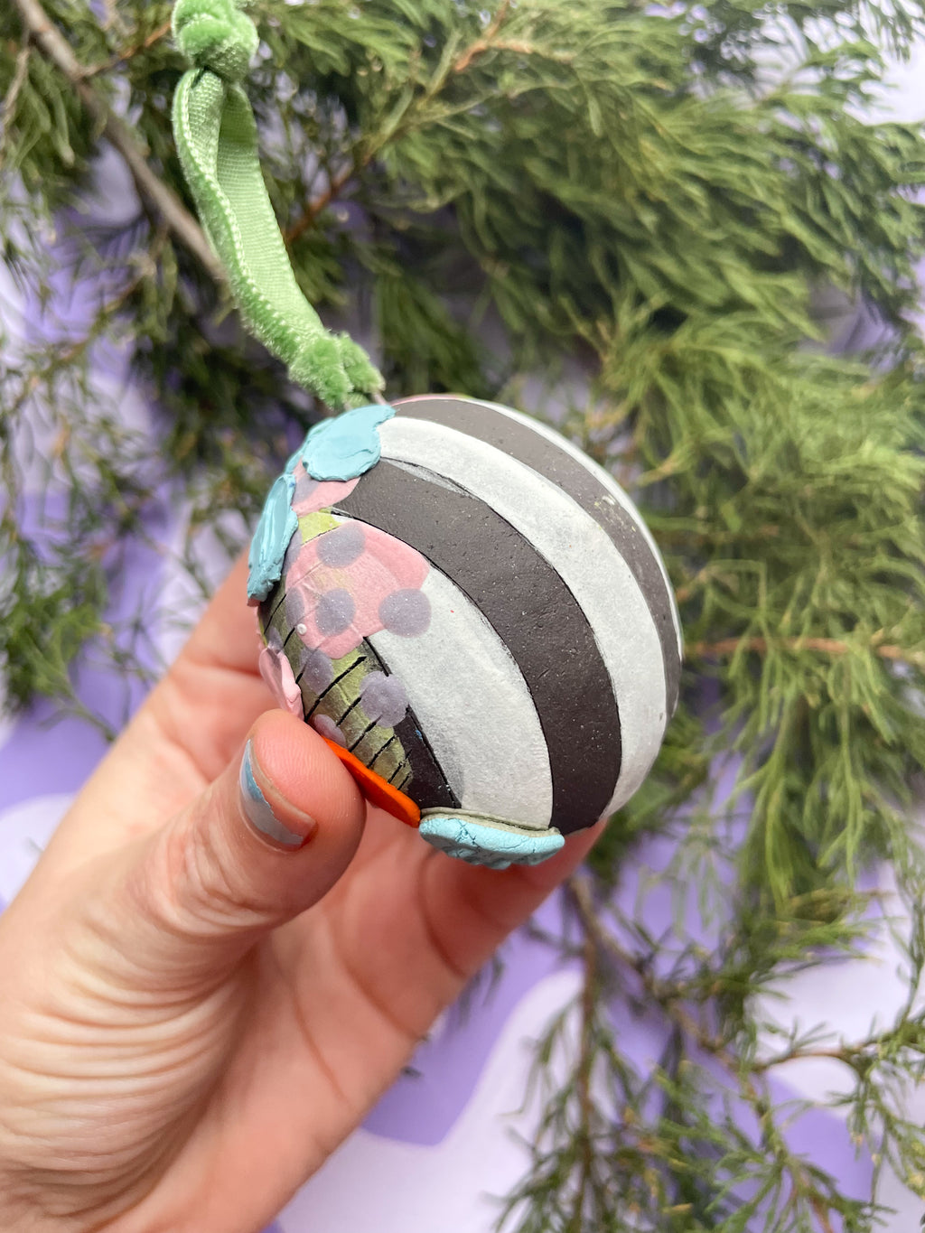 Ornament: Traditional Bulb (circle)