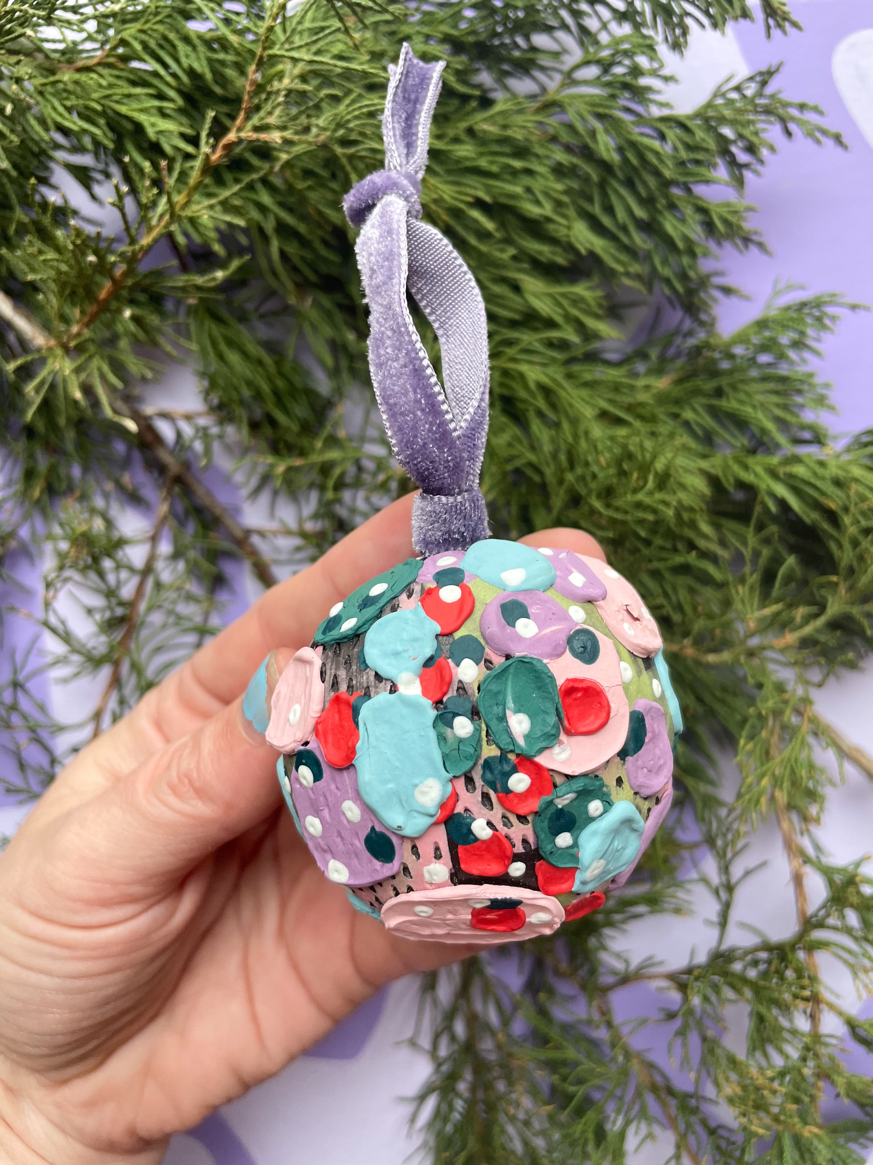 Ornament: Traditional Bulb (circle)