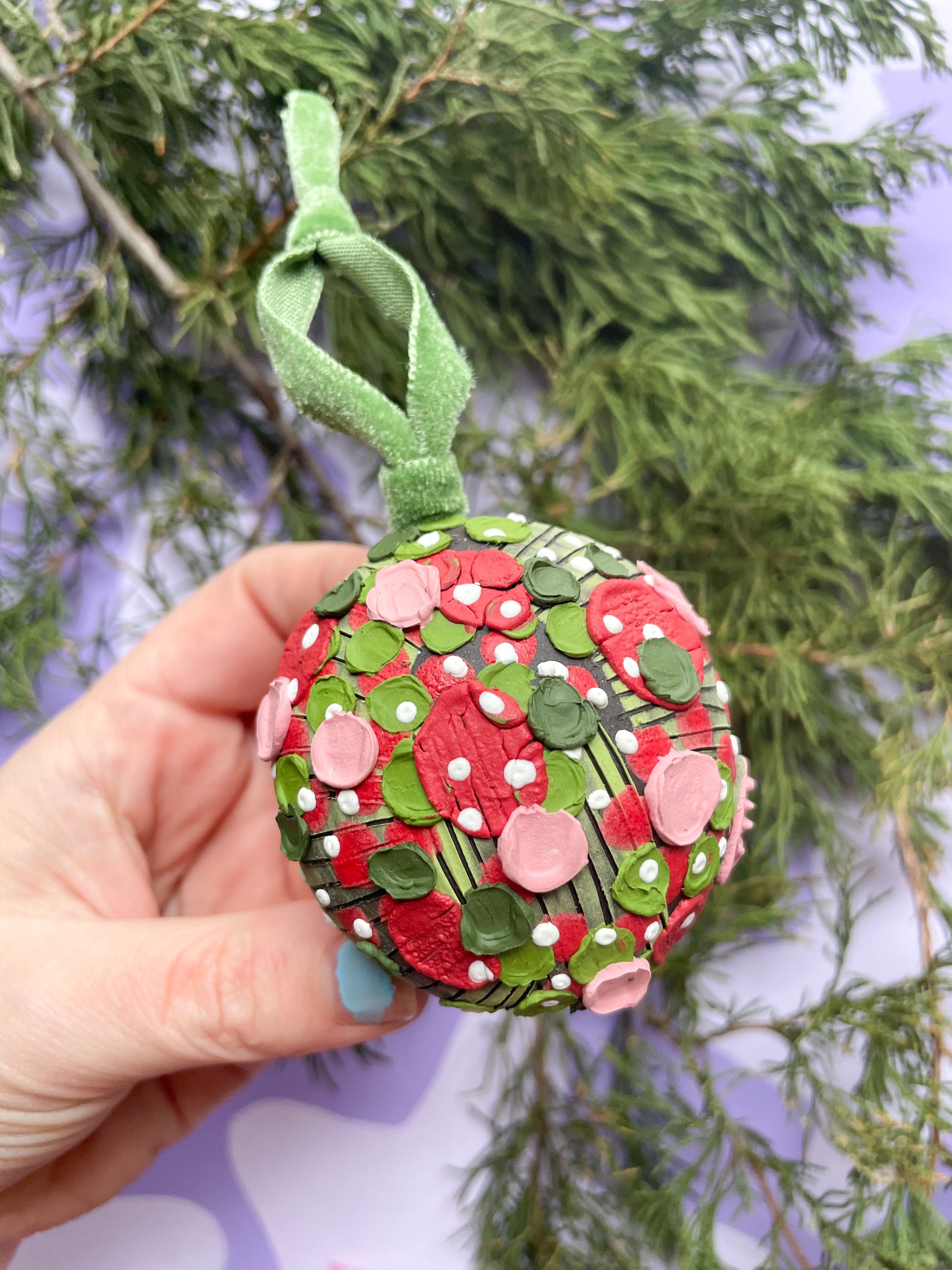 Ornament: Traditional Bulb (circle)