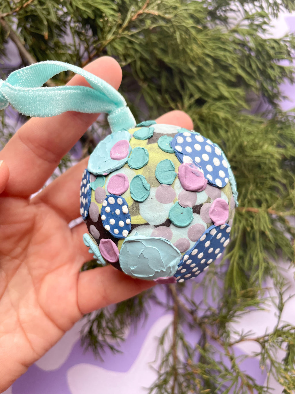 Ornament: Traditional Bulb (circle)