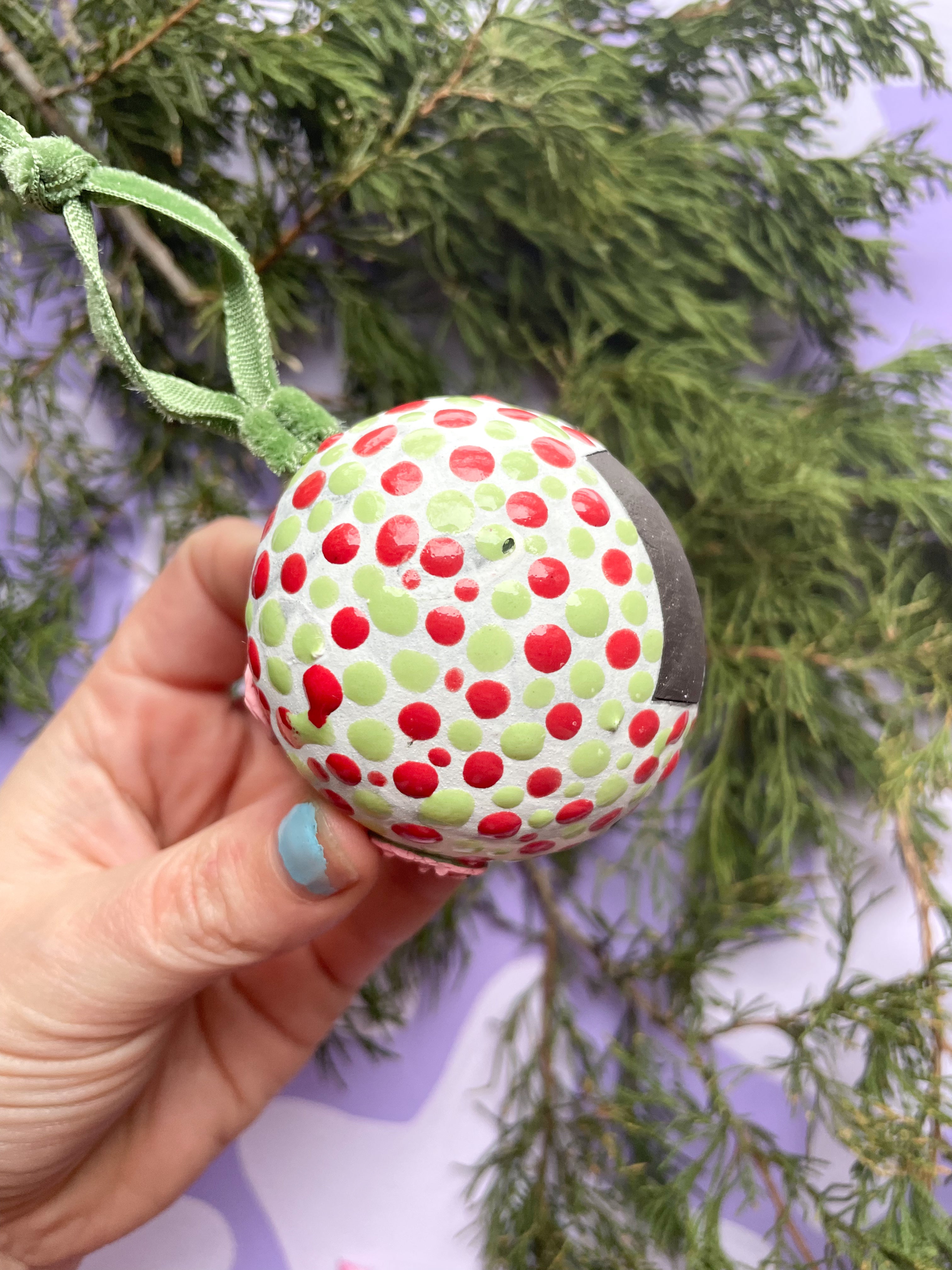 Ornament: Traditional Bulb (circle)